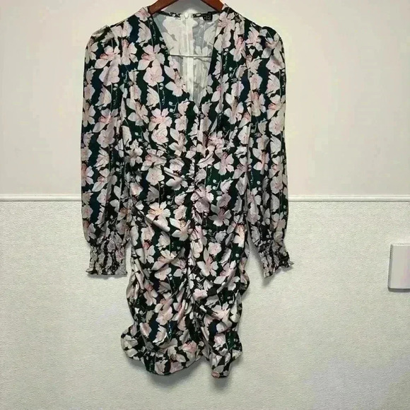 SHEIN Dresses & Skirts - Women SHEIN Green Floral Mini Dress Size M